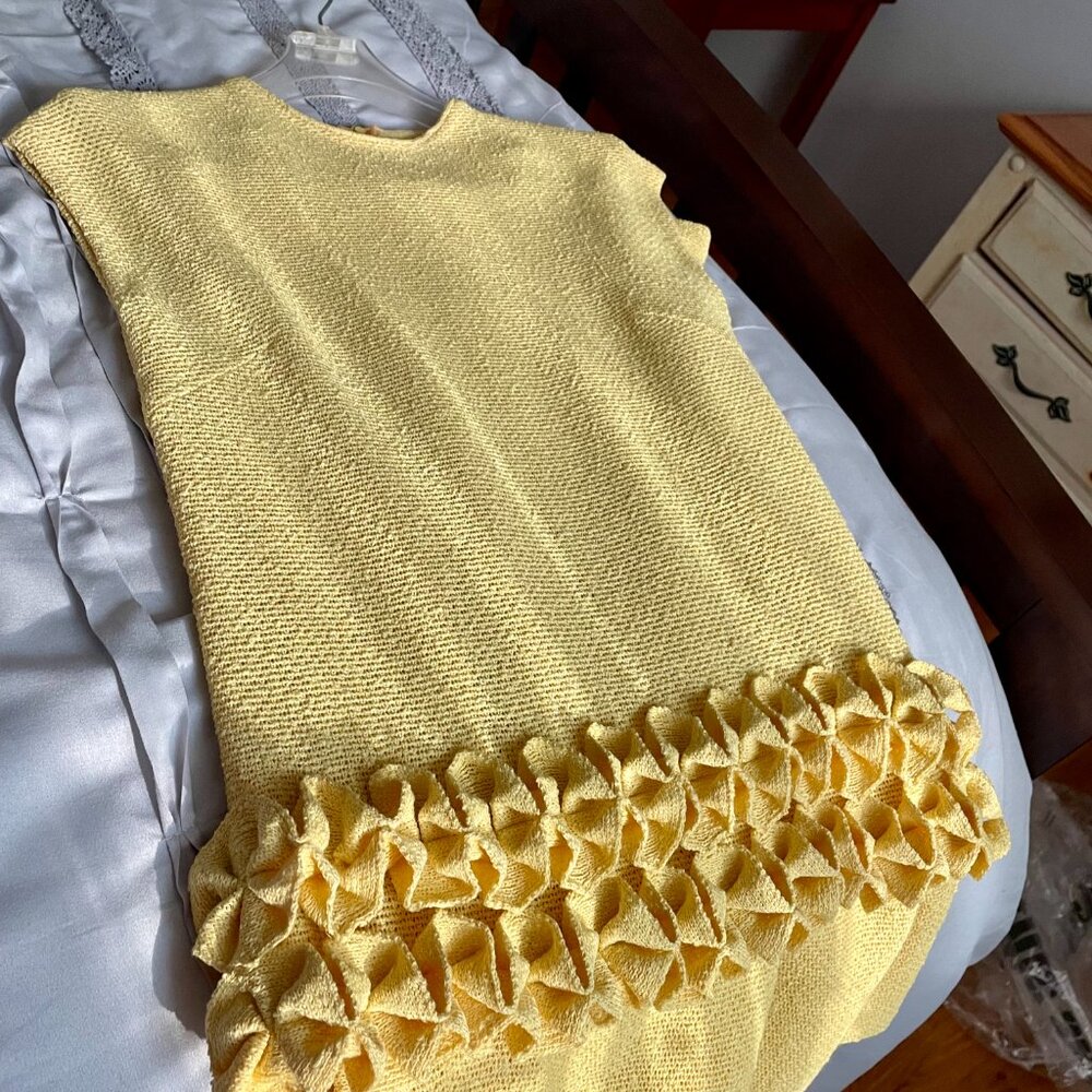 Retro two-piece knit skirt set in lemon